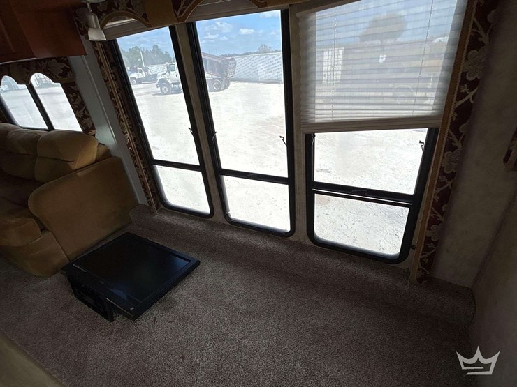 2006-freightliner-tuscany-4077-40ft-class-a-motorhome-image-27