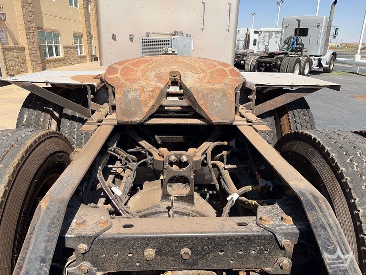 2011-kenworth-t800-image-25