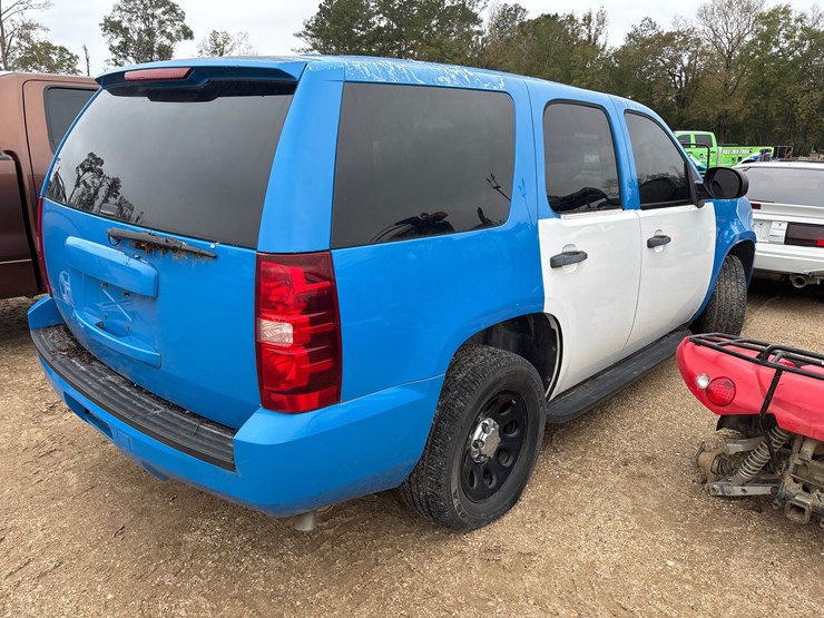 2011-chevrolet-tahoe-image-3