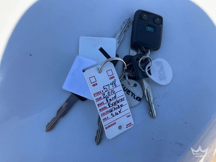 2016-ford-explorer-image-37