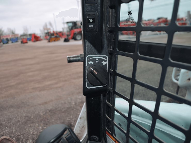 2017-bobcat-s740-image-16