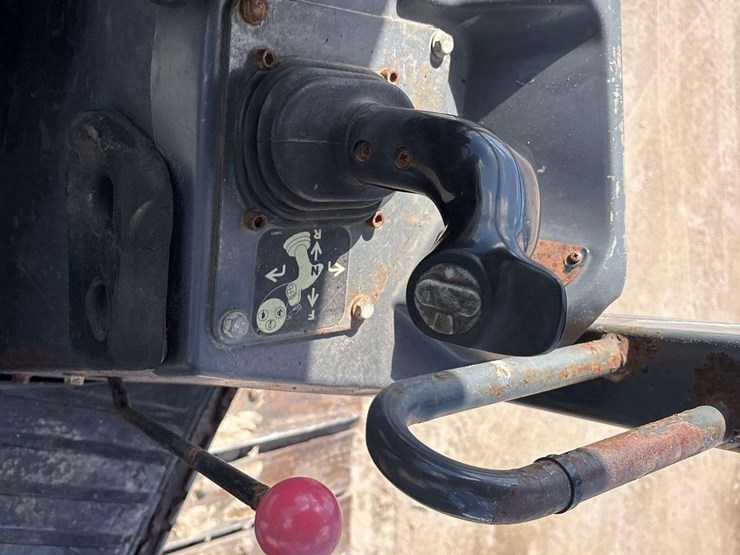 2014-deere-650k-lgp-image-25