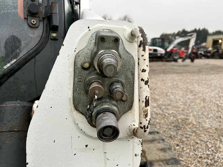 2016-bobcat-t870-image-11