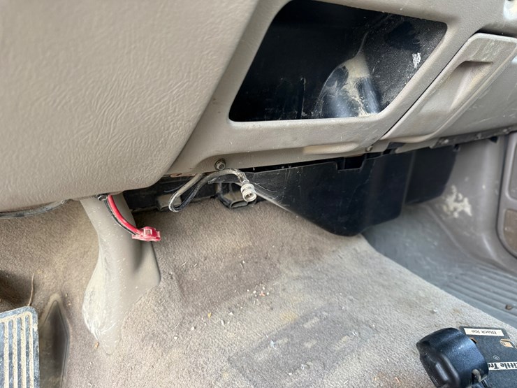 2005-gmc-2500-image-65