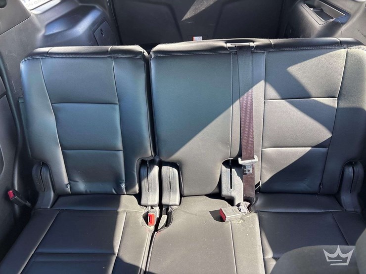 2016-ford-explorer-image-22