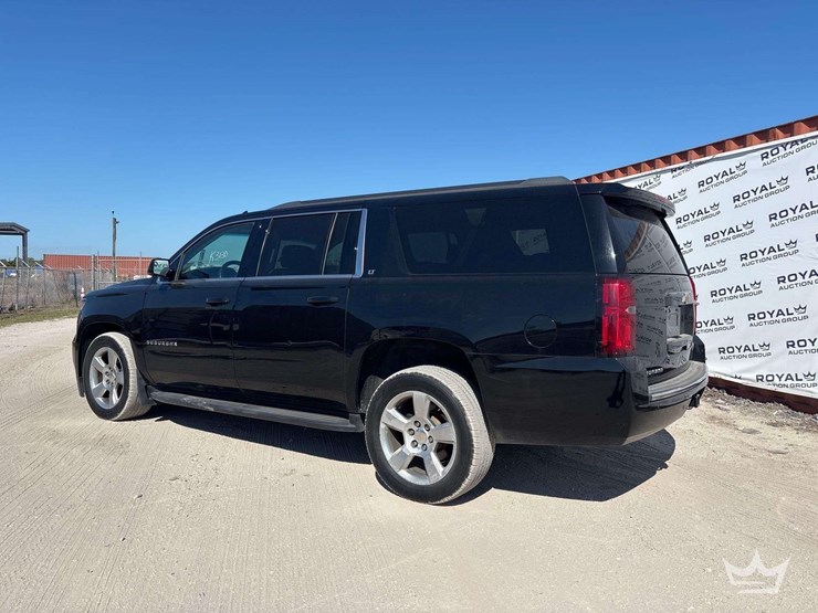 2018-chevrolet-suburban-image-33