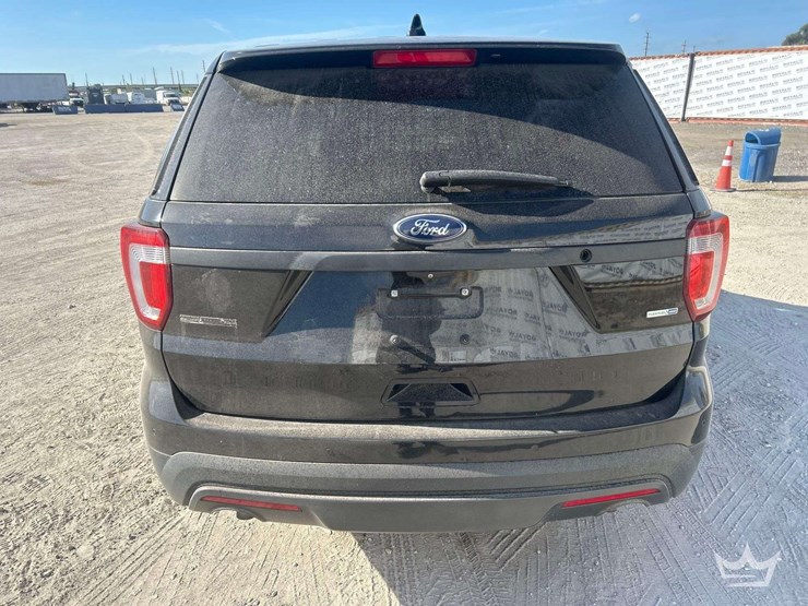 2016-ford-explorer-image-31