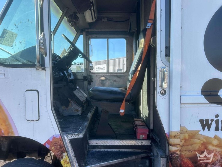 1998-freightliner-mt45-image-14