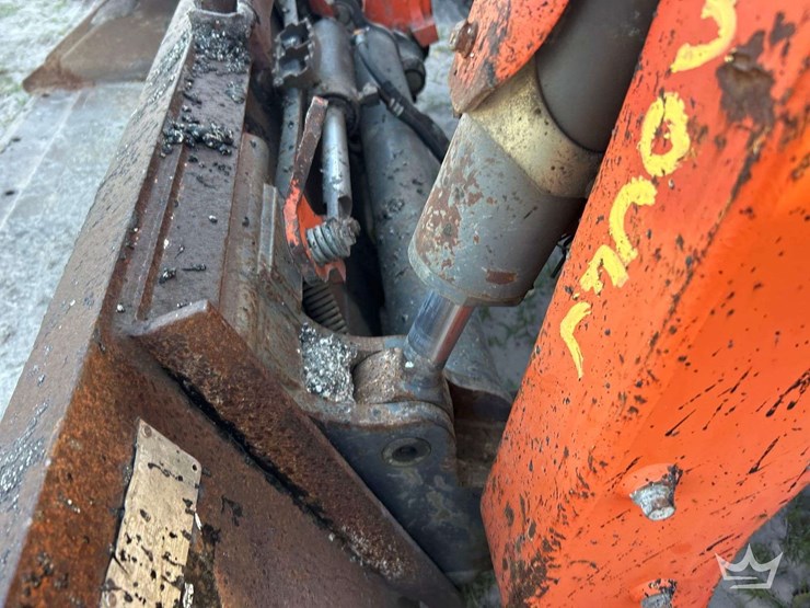 2016-kubota-ssv75-image-31