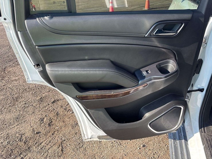 2017-chevrolet-tahoe-image-13