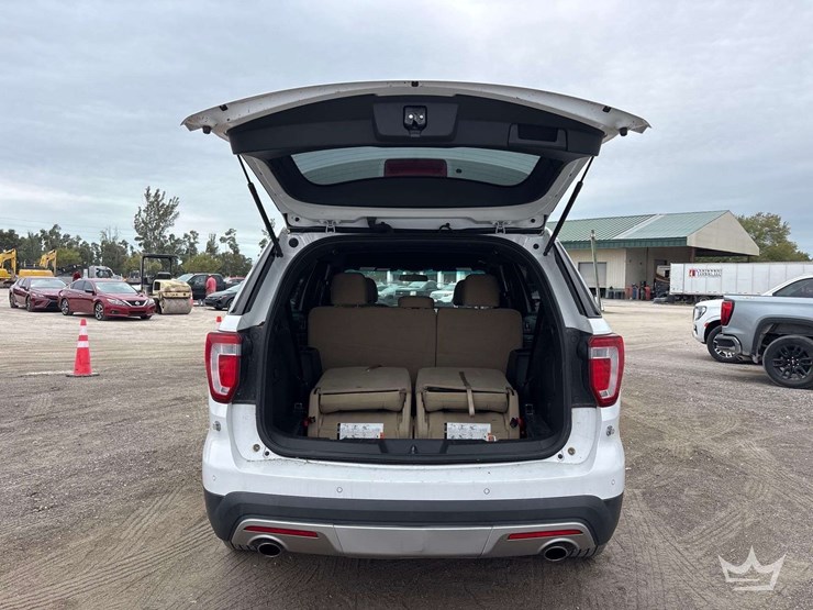 2016-ford-explorer-image-7