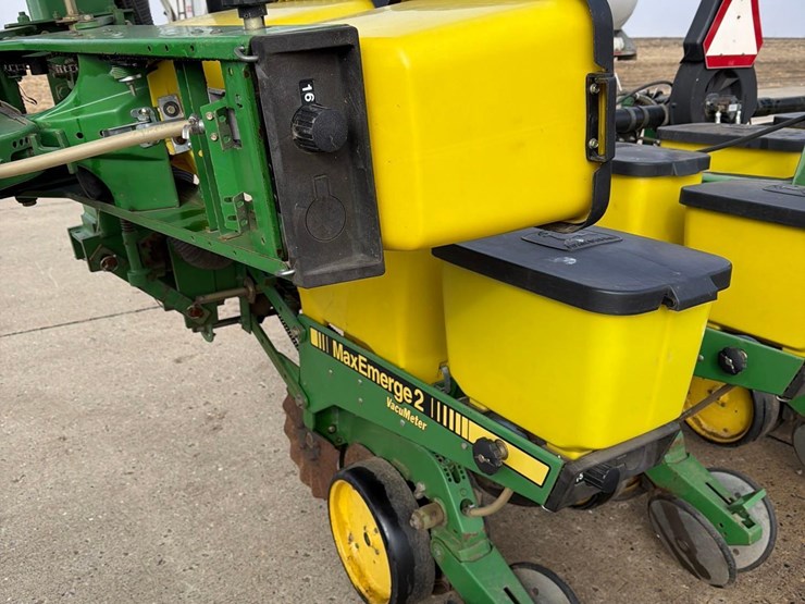 john-deere-7300-image-30