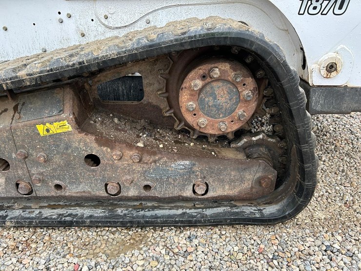 2016-bobcat-t870-image-18