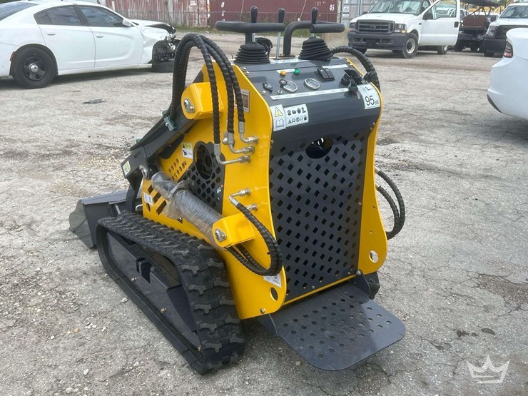 2025-sdlanch-sdll60-mini-stand-on-track-loader-skid-steer-image-4