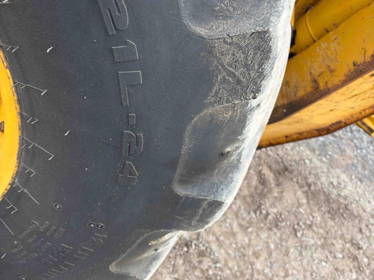 2015-deere-410l-image-11