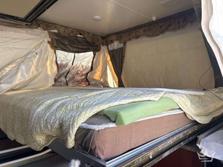 2017-forest-river-rockwood-hw275-s/a-pop-up-camper-trailer-image-9