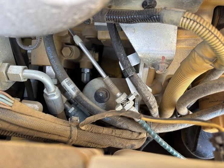 2018-caterpillar-cb24b-image-43