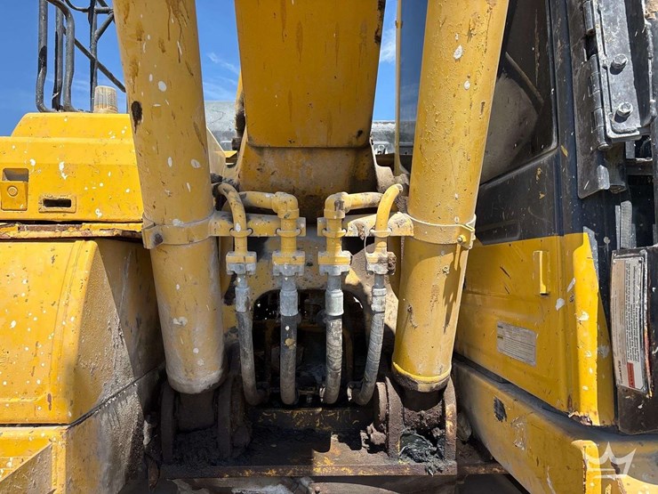 2020-komatsu-pc210-lc-image-22