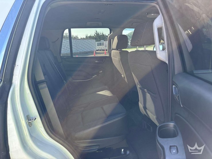 2017-chevrolet-tahoe-image-18