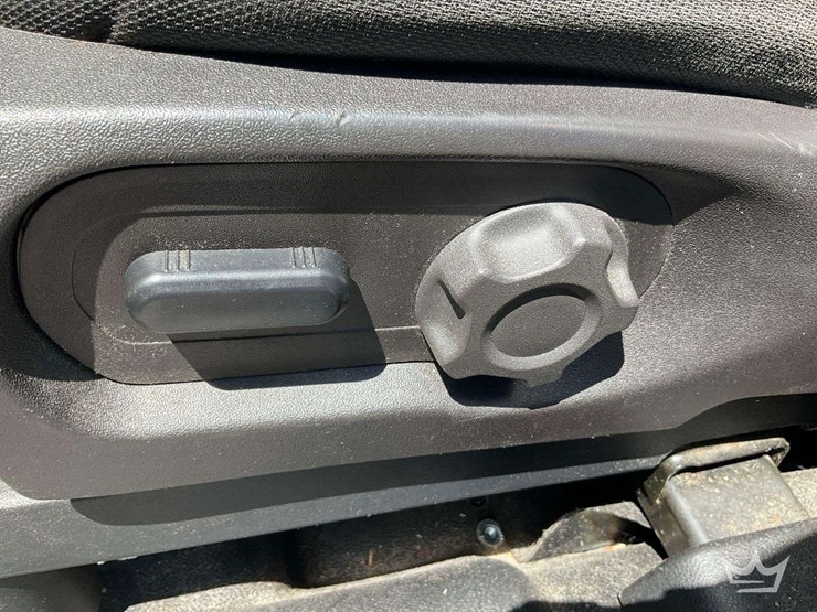 2016-ford-explorer-image-13