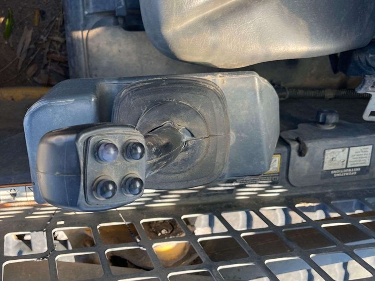 2023-deere-317g-image-26