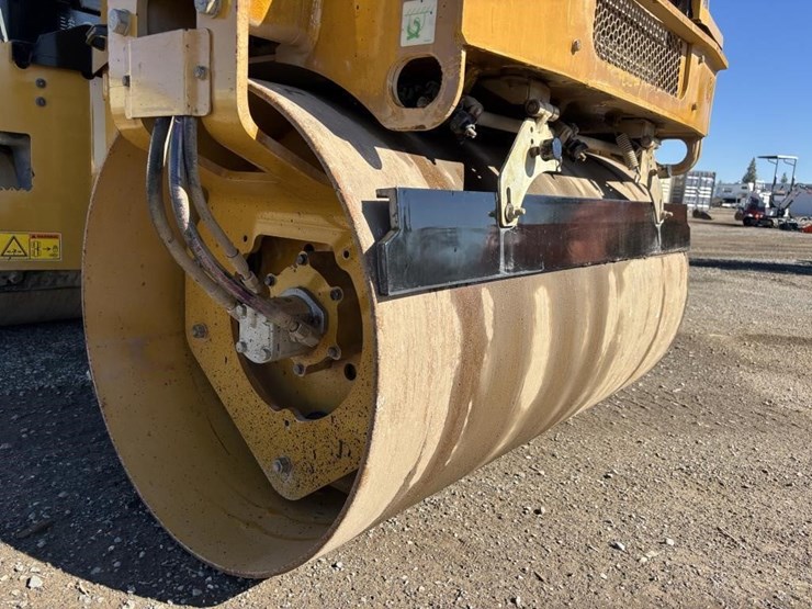 2018-caterpillar-cb24b-image-12