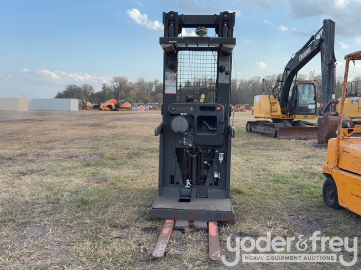 2017-toyota-6bpu15-image-8