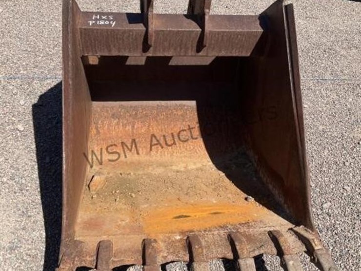 36in-backhoe-bucket-image-4