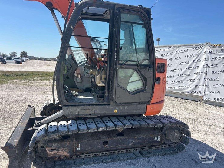 2015-hitachi-zx75us-image-25