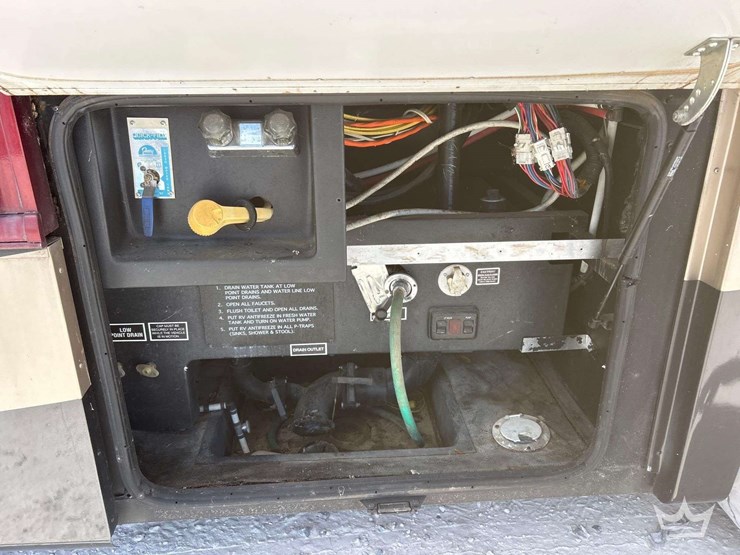 2006-freightliner-tuscany-4077-40ft-class-a-motorhome-image-16