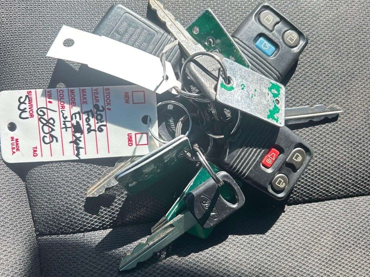 2016-ford-explorer-image-25