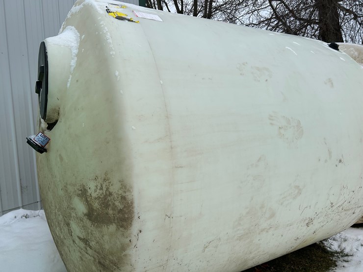 2500-gallon-poly-tank-image-4