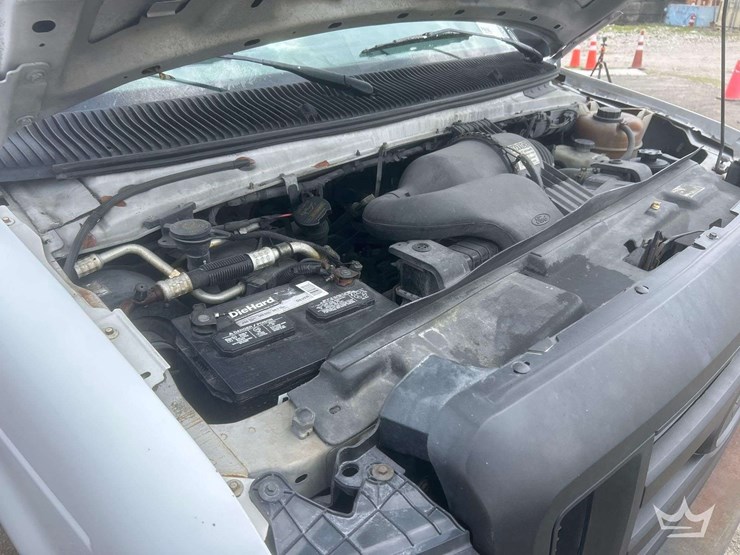 2012-ford-e350-image-8