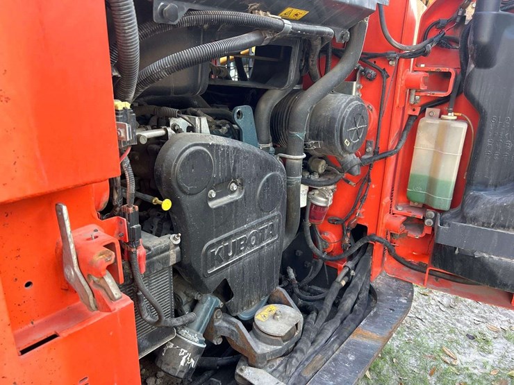 2016-kubota-ssv75-image-17