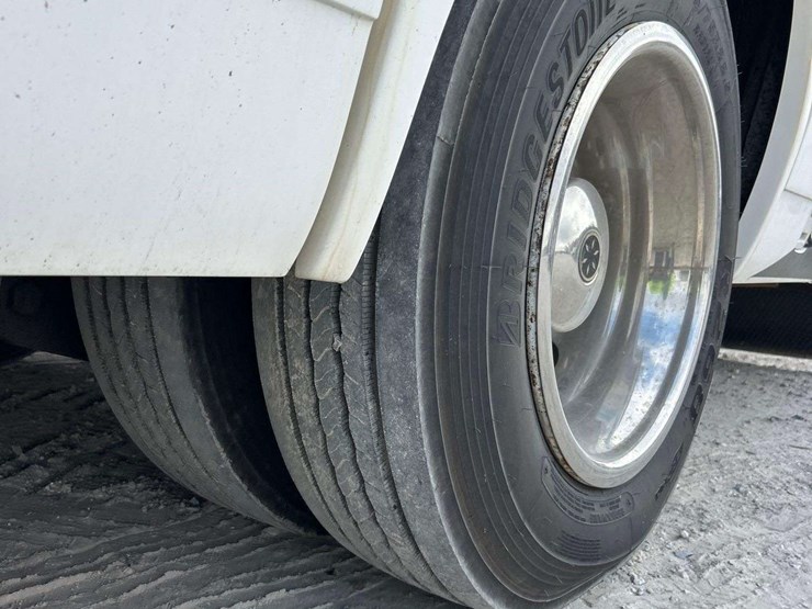 2005-freightliner-tropi-cal-t396-39ft.-class-a-motorhome-image-62