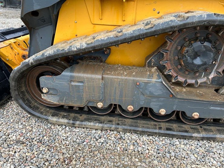 2021-deere-317g-image-18