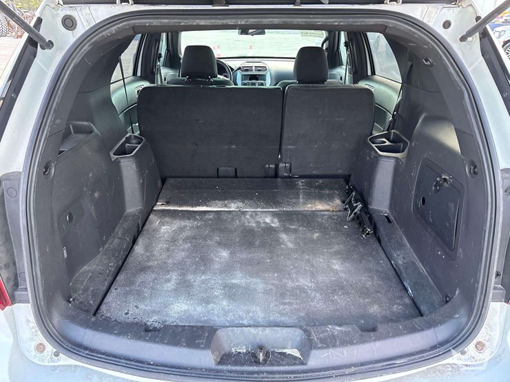 2015-ford-explorer-image-10