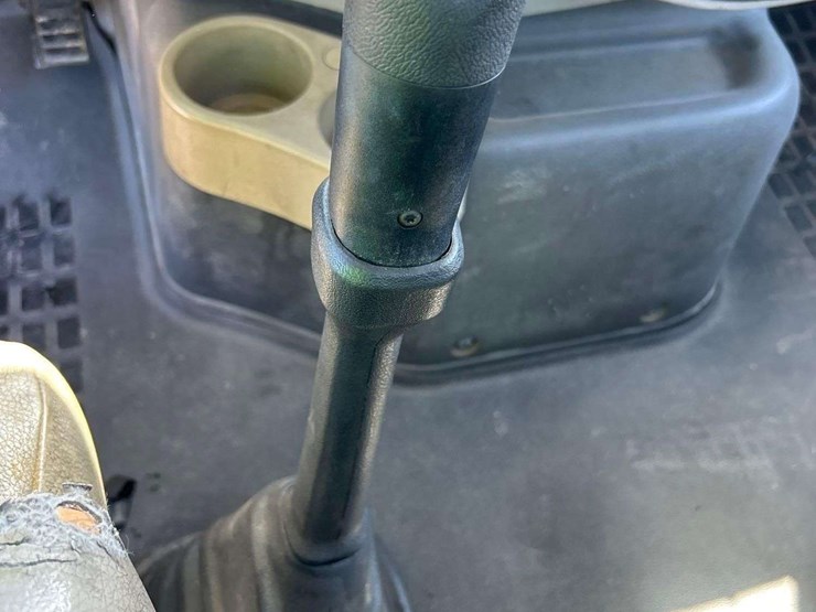 2006-volvo-vnm-s/a-day-cab-truck-tractor-image-15