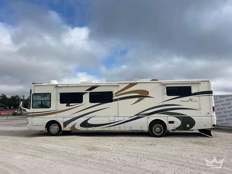 2005-freightliner-tropi-cal-t396-39ft.-class-a-motorhome-image-66