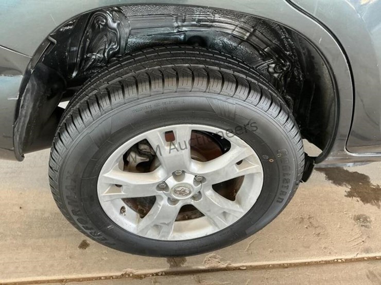 2012-toyota-rav4-image-8