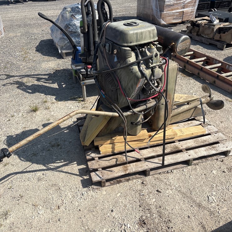 #8042 • BEAVER TAIL BOAT MOTOR, VANGUARD