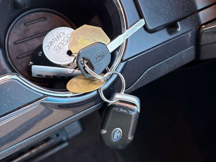 2016-ford-explorer-image-19