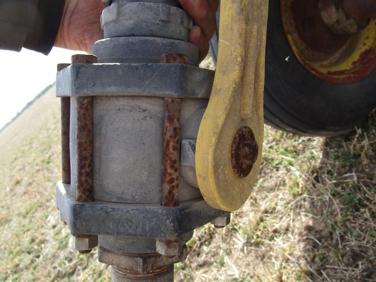 1025-gallon-water-tank-on-trailer-image-19