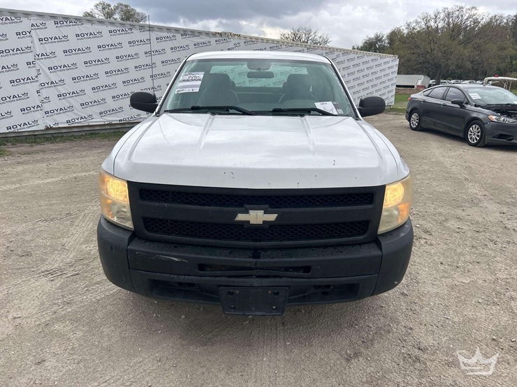 2011-chevrolet-silverado-1500-image-21