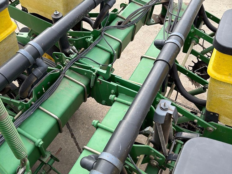 john-deere-7200-image-61