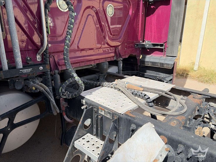 2018-freightliner-cascadia-125-image-26