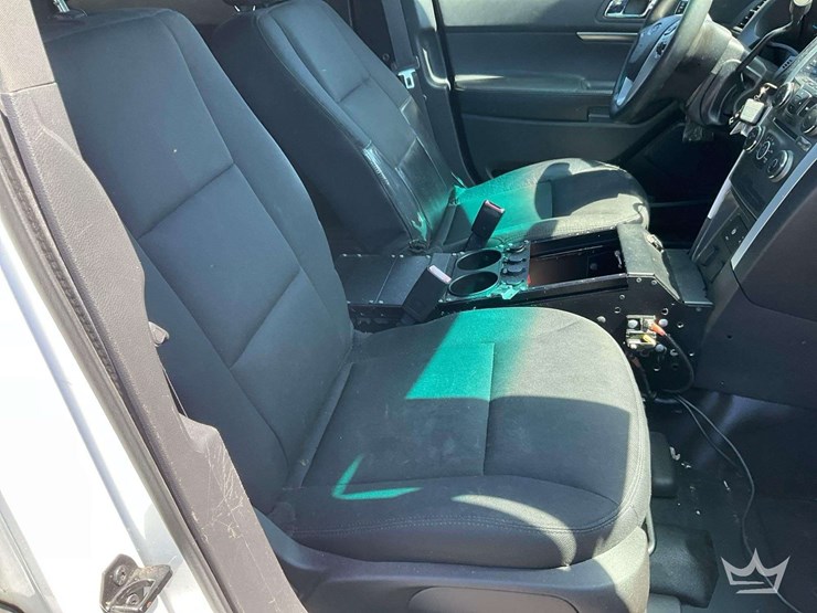 2015-ford-explorer-image-28