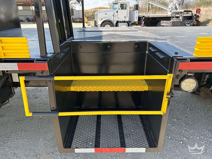 2017-freightliner-m2-106-image-20