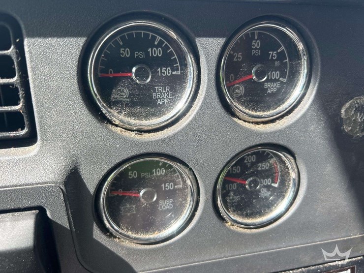 2019-peterbilt-579-image-13