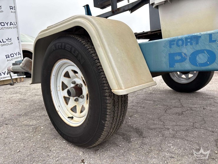 2015-solartech-silent-messenger-towable-solar-message-board-image-9